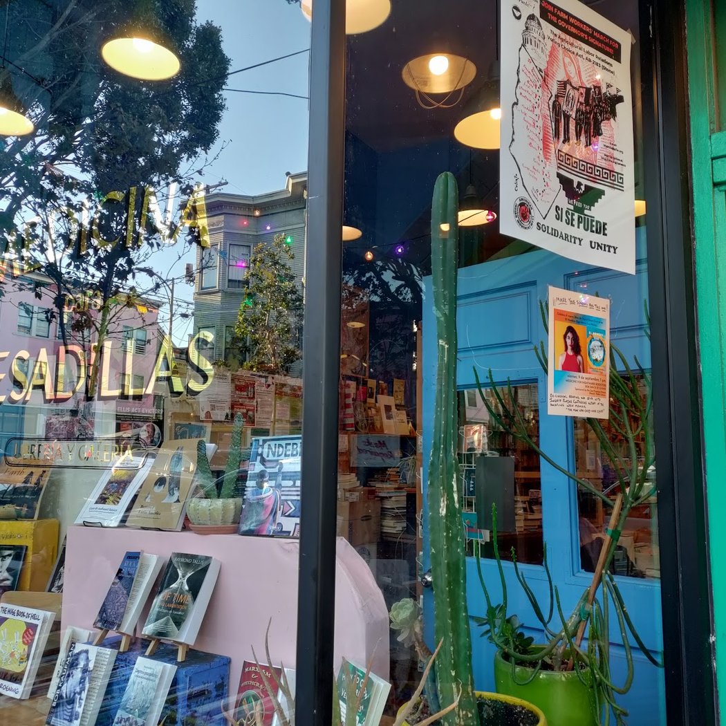 Speaking Axolotl presents Pola Gomez Codina 1