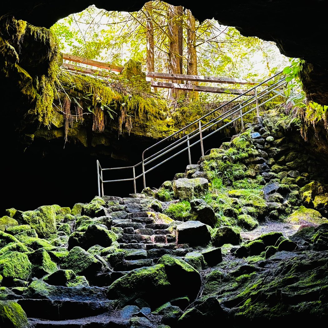 Ape Cave 1