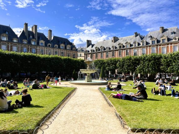 Place des Vosges 1