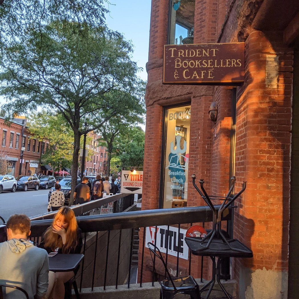 Trident Booksellers & Cafe 4