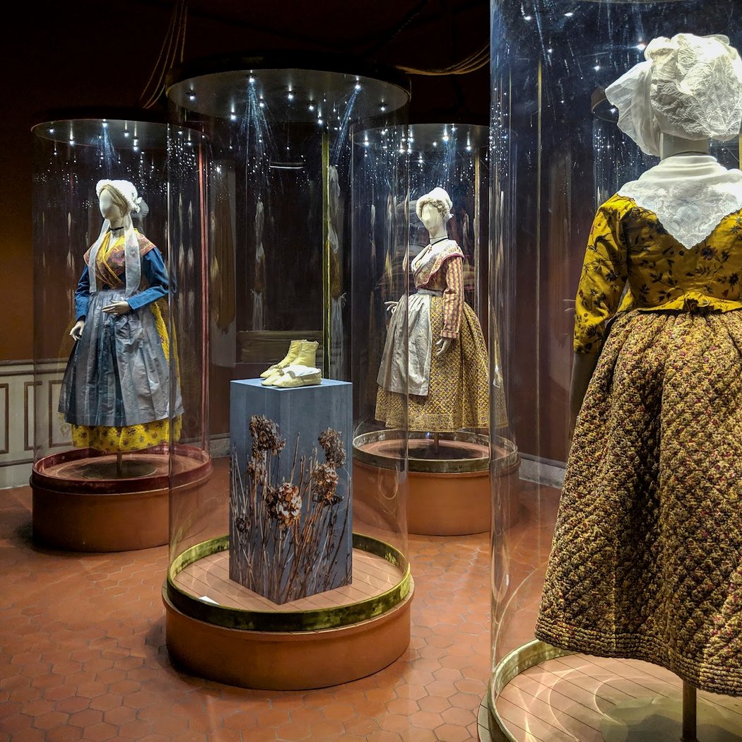 Musée Provençal du Costume et du Bijou 1
