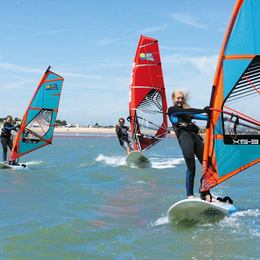 Wave School School & Hire De Windsurf / Stand Up Paddle / Wingfoil 1