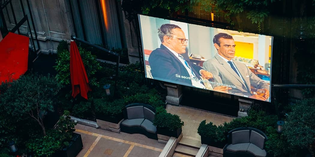 Cinéma en plein air au Plaza Athénée 1
