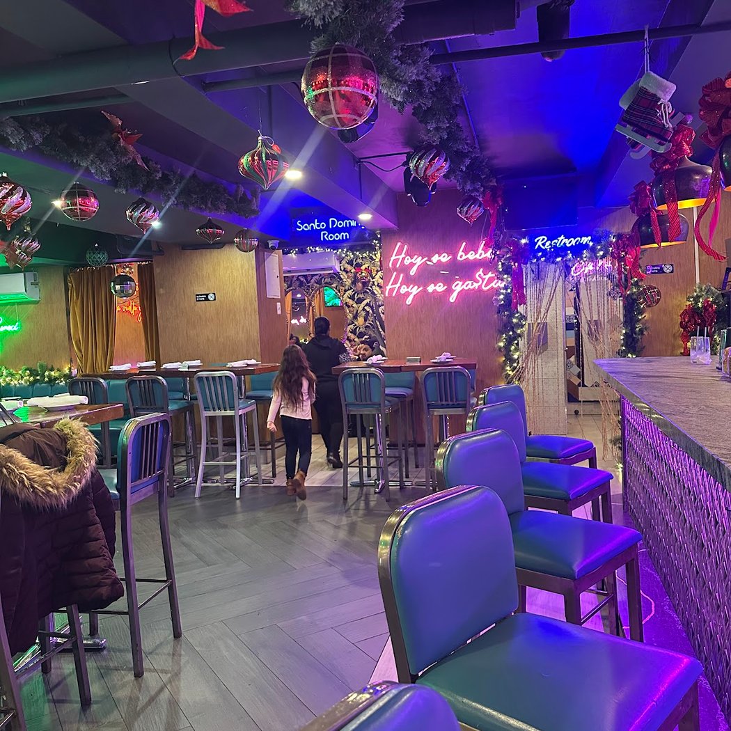 Friday Happy Hour - Ladies' Night 4