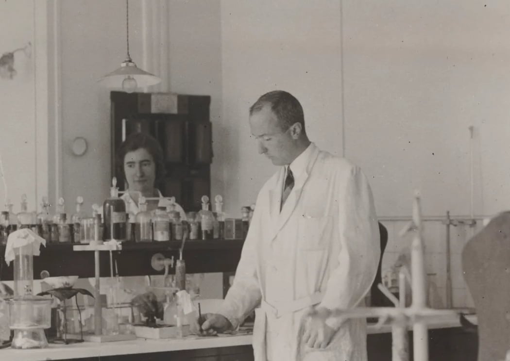 Les femmes du laboratoire de Marie Curie : une visite thématique du Musée Curie 1