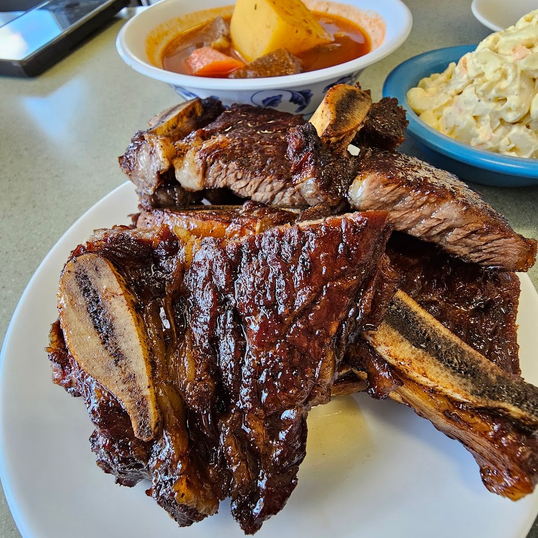 Helena's Hawaiian Food 1