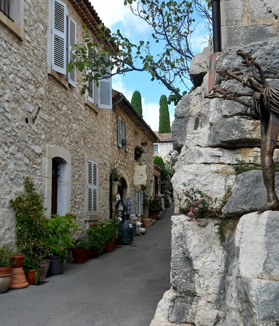 Gourdon 5