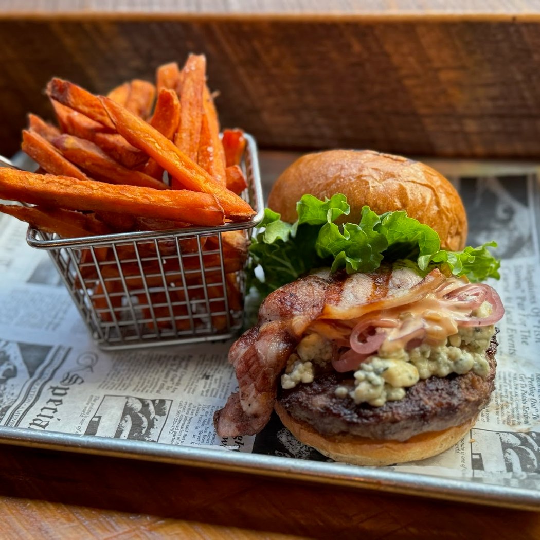 The Long Acre Tavern 5