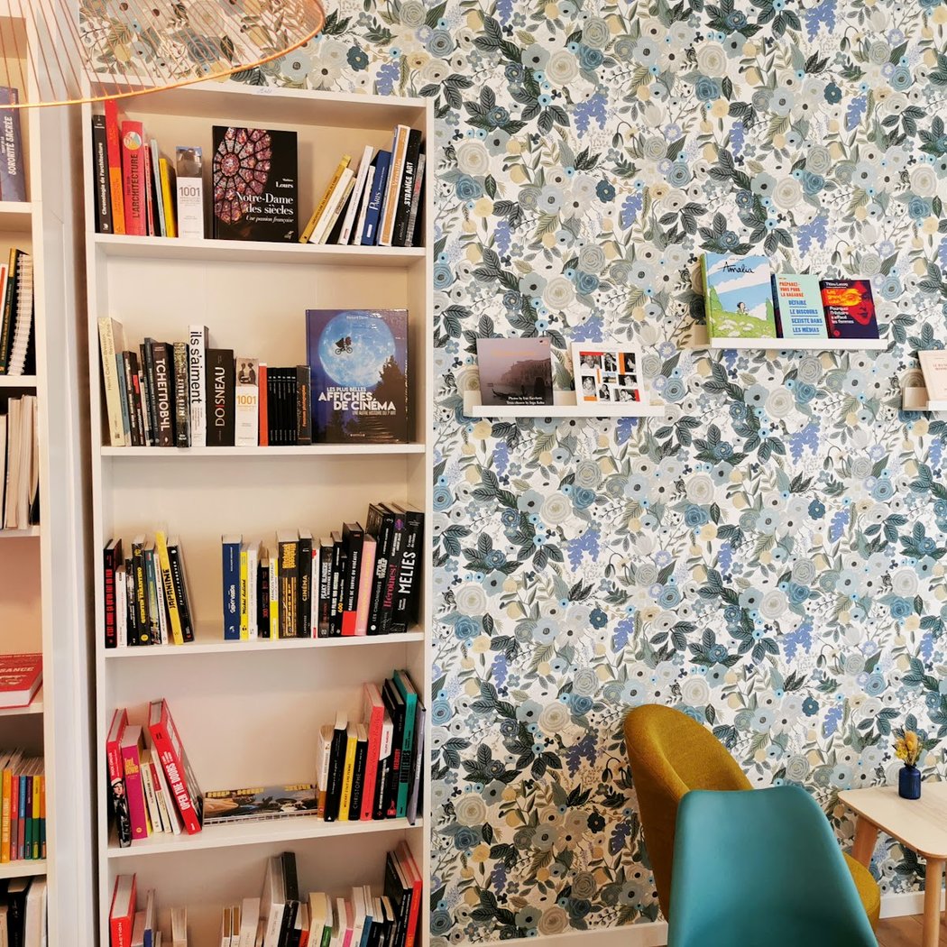 Librairie Flora lit 1
