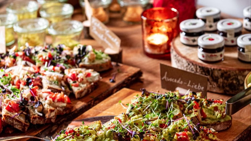 ALL YOU CAN BRUNCH x BOTTOMLESS BUBBLES 1