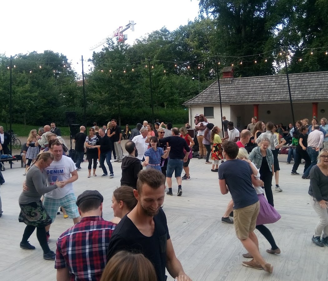 The Dancing Square 1