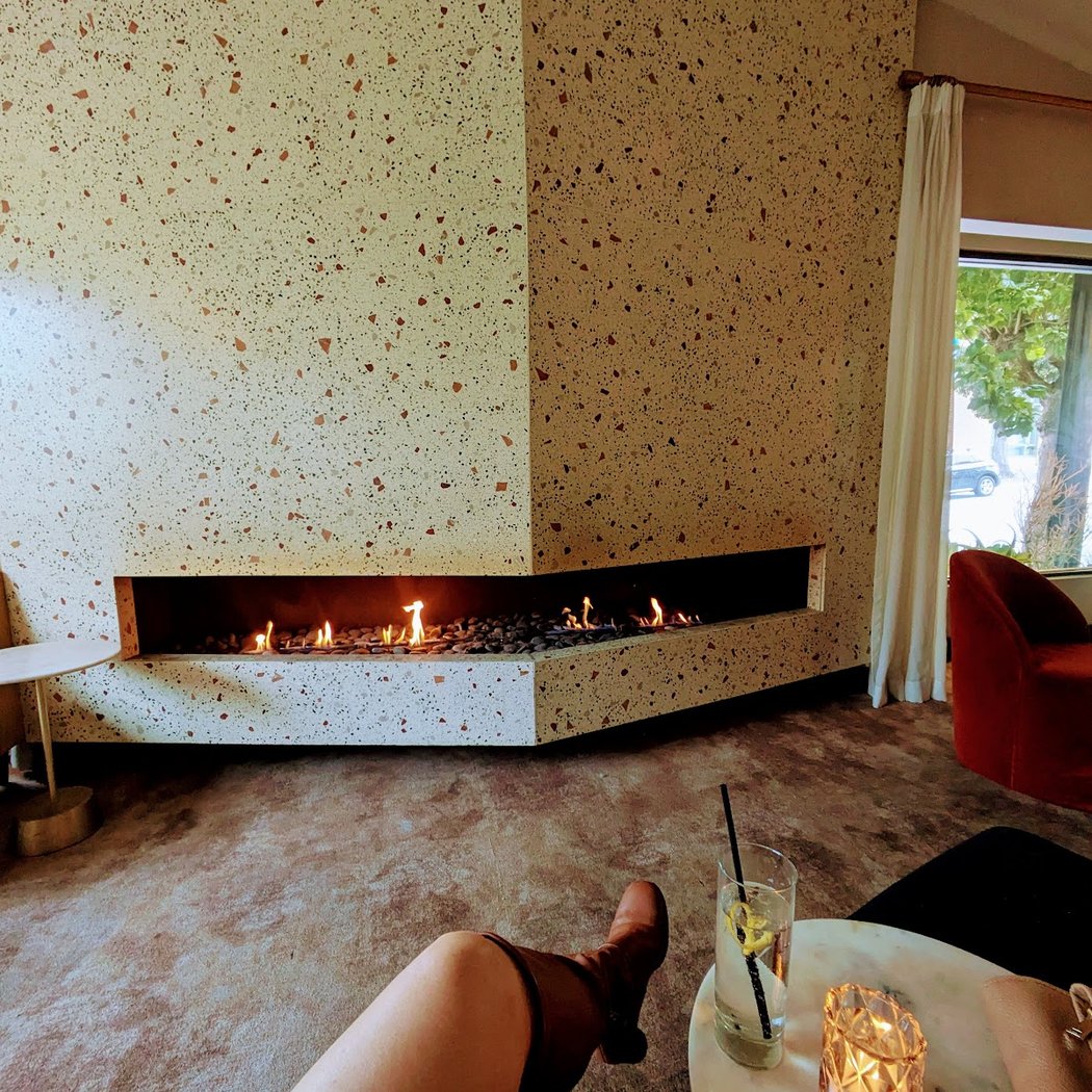 Laureate Bar & Lounge 3