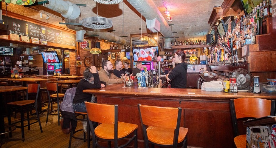 Ashley's Restaurant & Pub 3