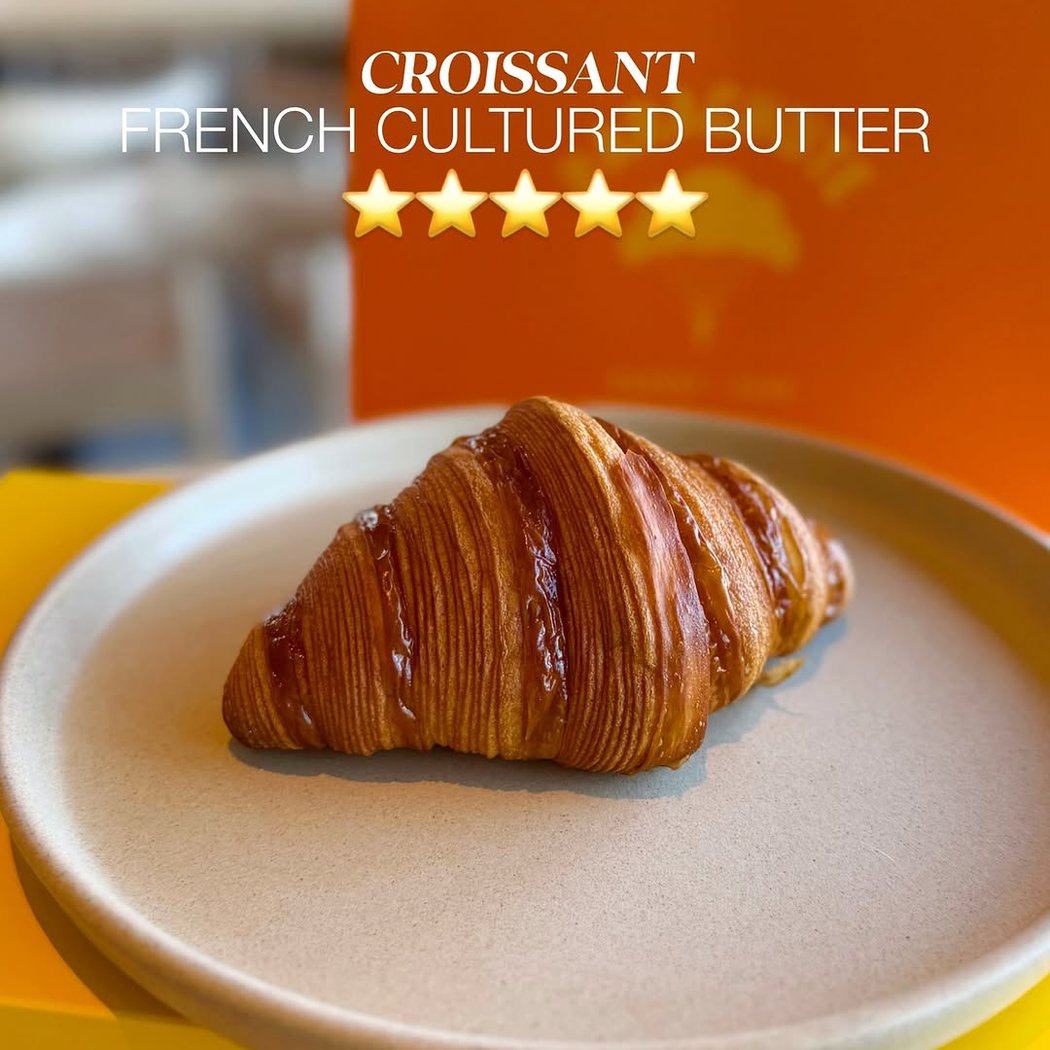 Les Croissants Cafe 1