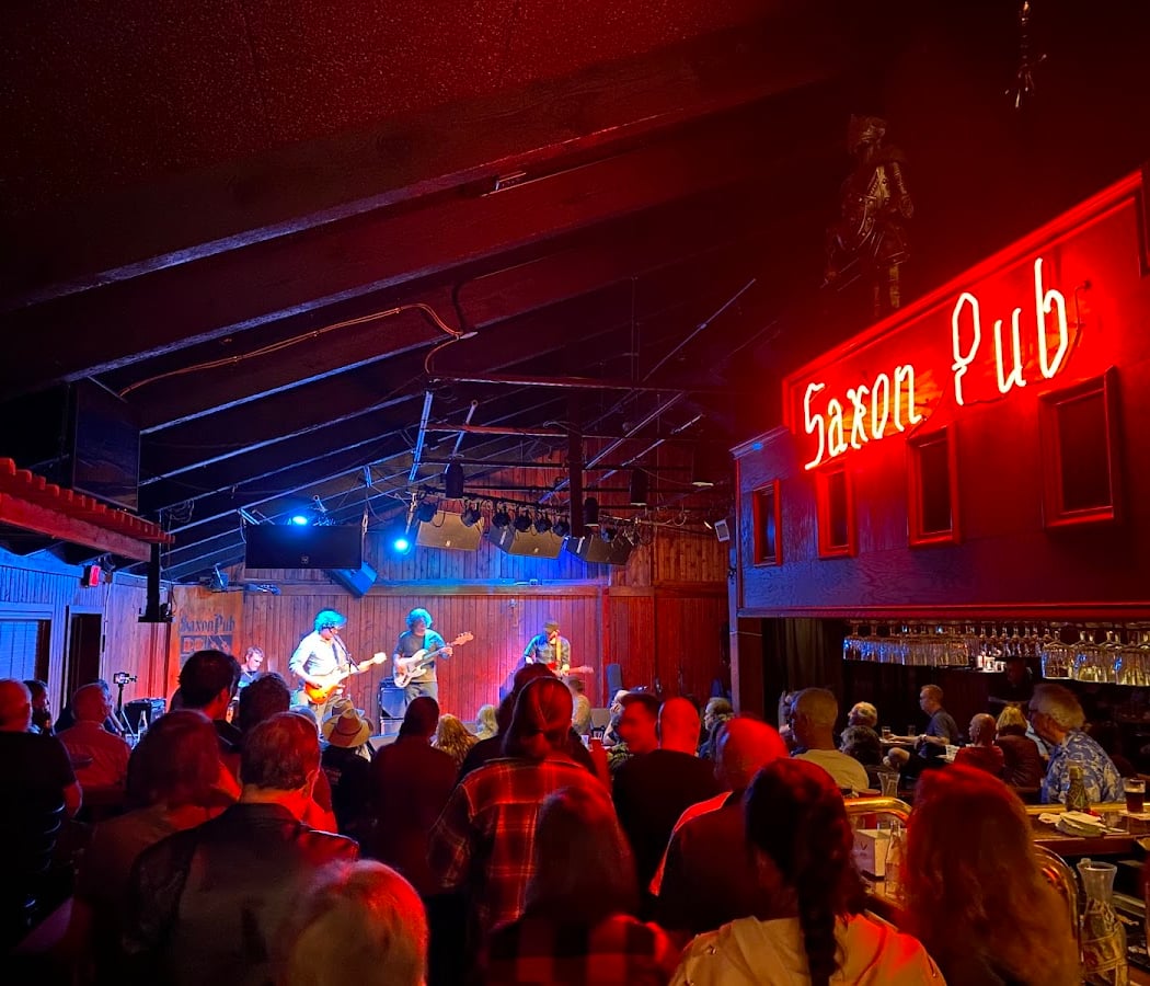 Saxon Pub 1