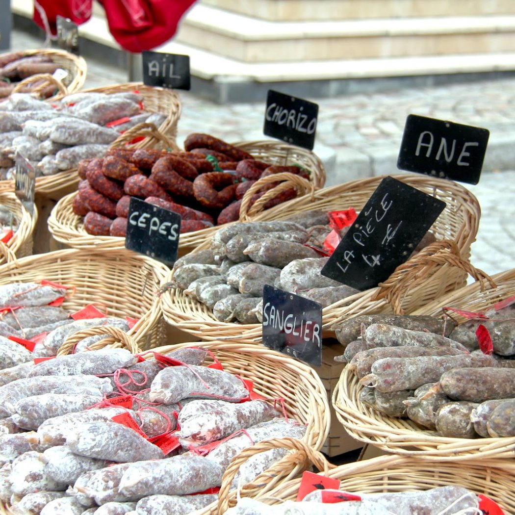 Weekly farmers market 1