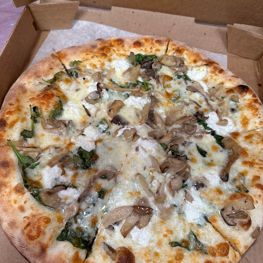 Sal's Pizzeria Cotati 3