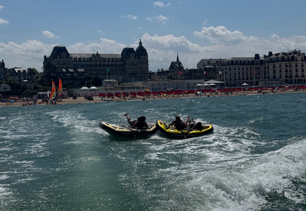 Activities Nautiques, Bouée Tractée À Cabourg Et Houlgate En Normandie 2