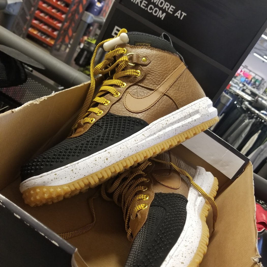 Nike Clearance Store - San Leandro 1