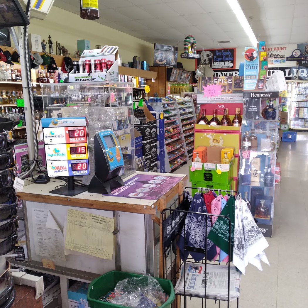 Country Club Liquors 3