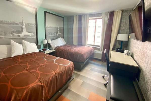 Super 8 by Wyndham Brooklyn Williamsburg 2