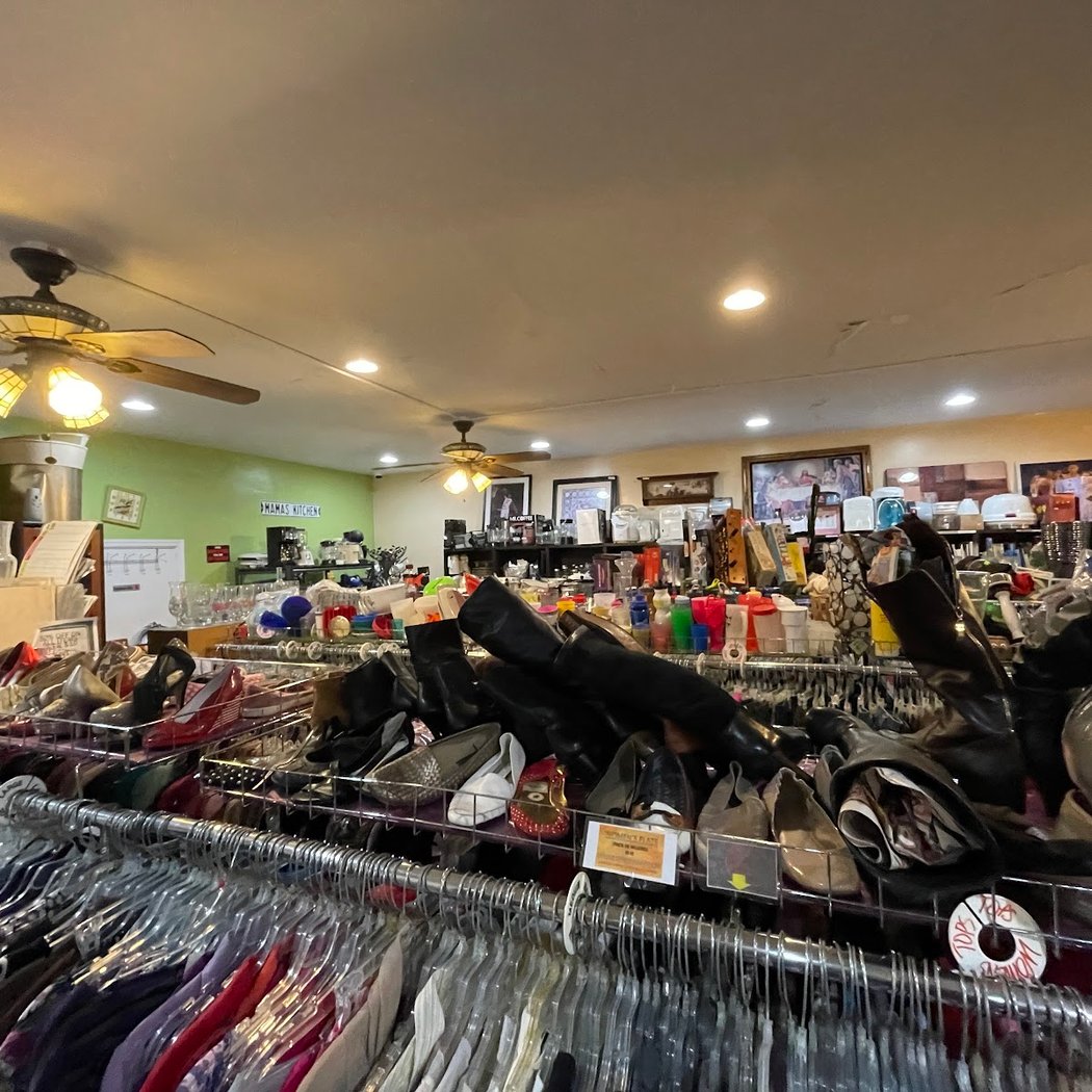 5th Avenue Family Thrift-Mart 3
