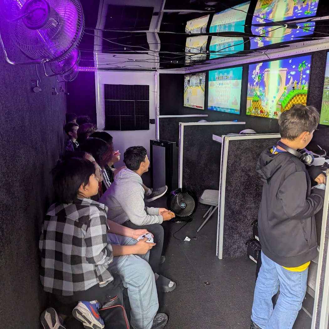 925 VR Game Truck 1