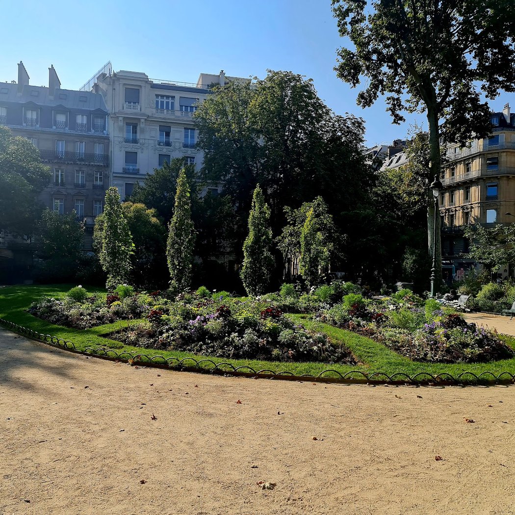 Square Louis-XVI 2