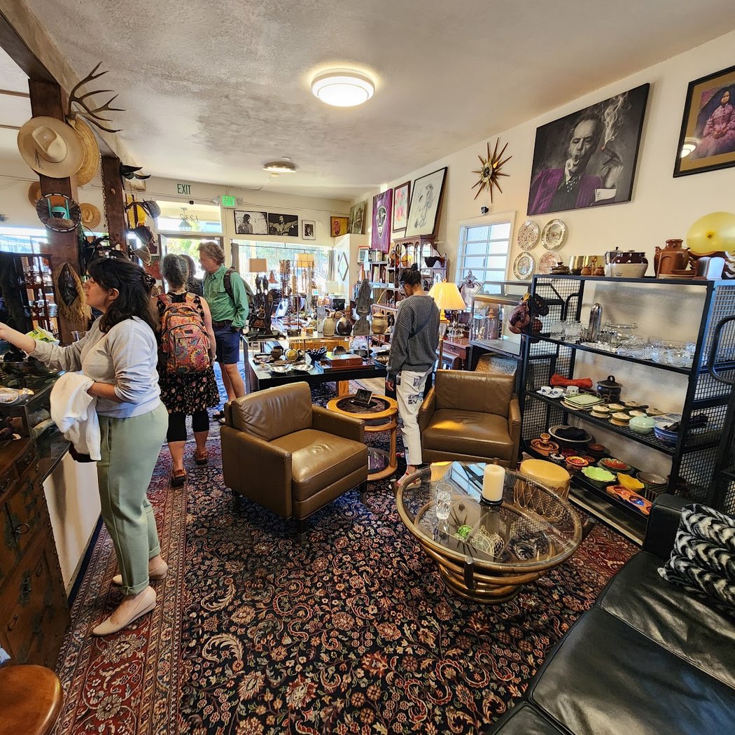 III Antiques & Thangs 1