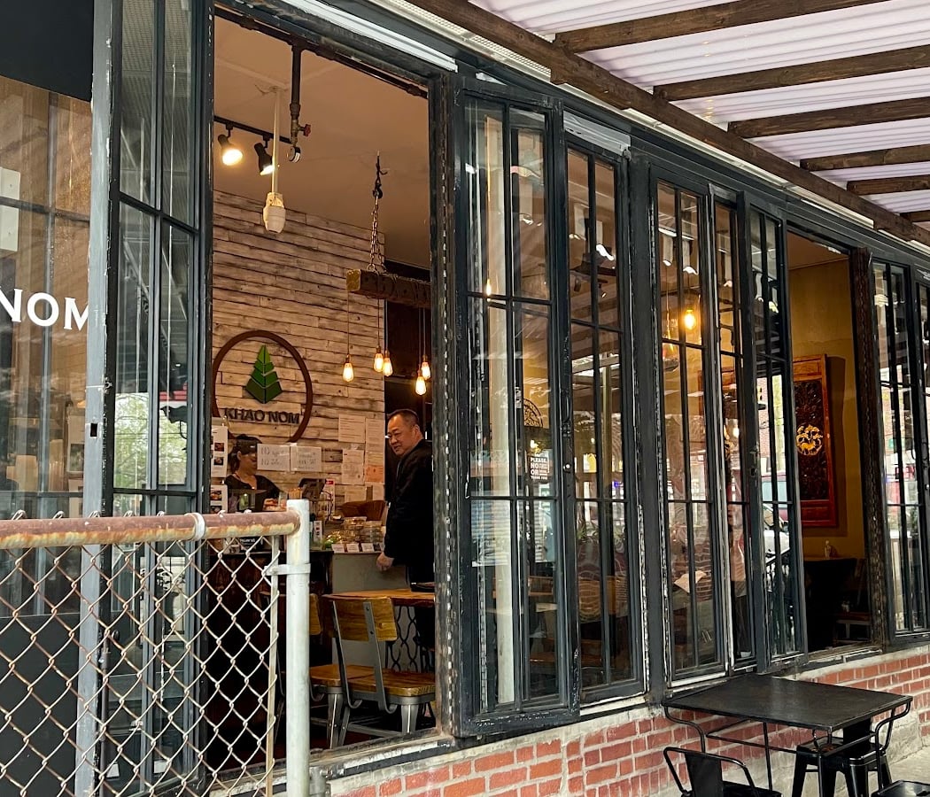 Khao Nom - ร้านข้าวหนม 4
