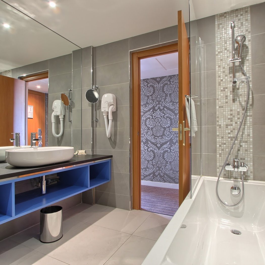 Timhotel Opéra Blanche Fontaine 3