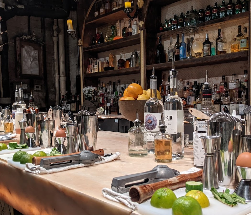 Mixology Classes with Master Bartenders 2