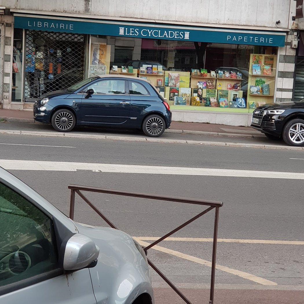Bookstore Cyclades 2