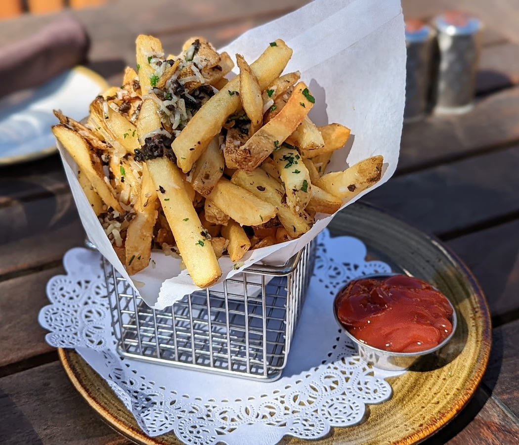 Tiburon Tavern's Daily Happy Hour 1