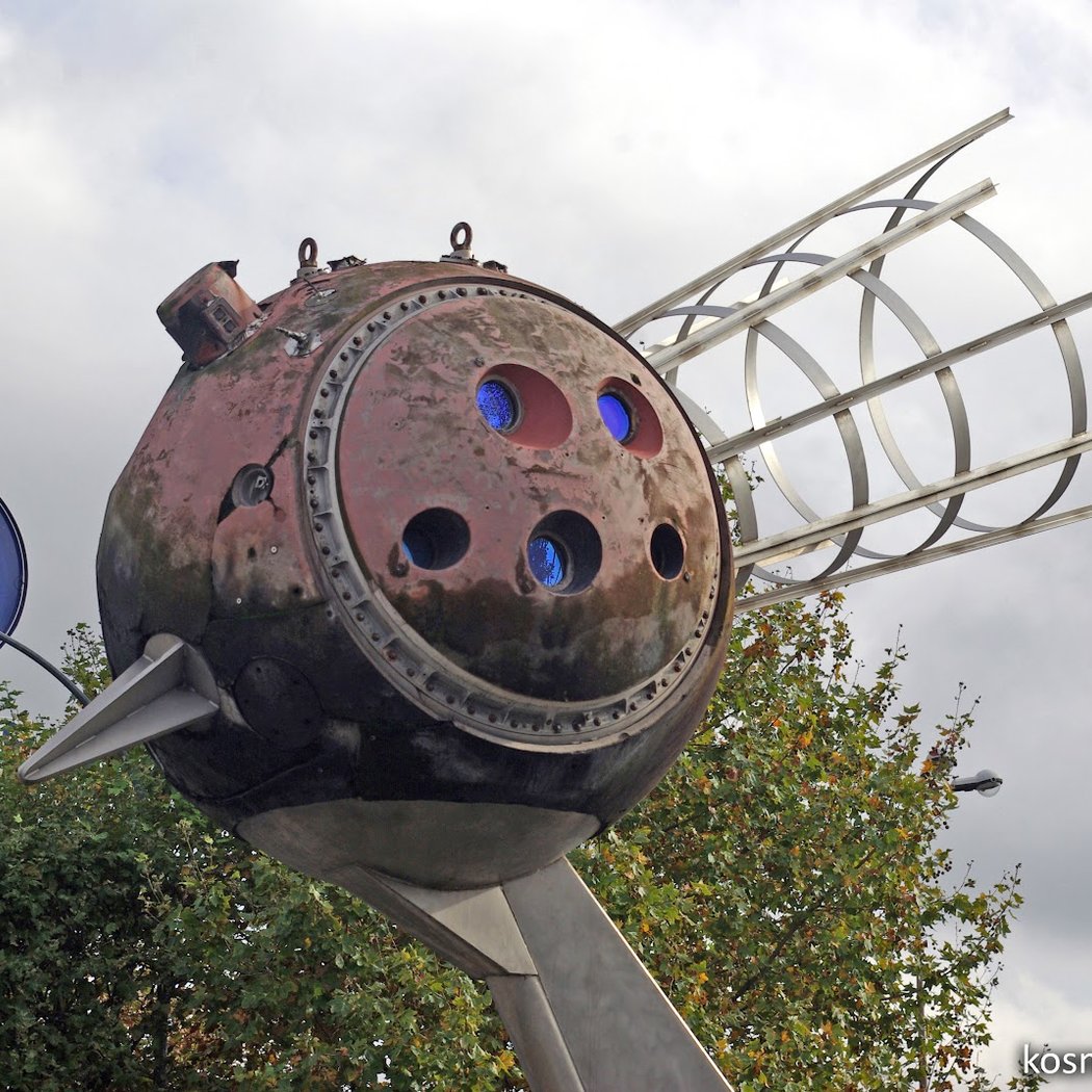 Statue Capsulaire FI de Claude Viseux 1