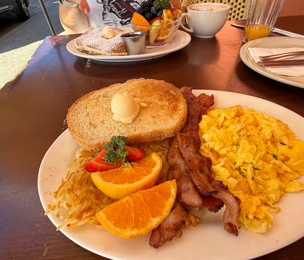 Hollywood Cafe 3