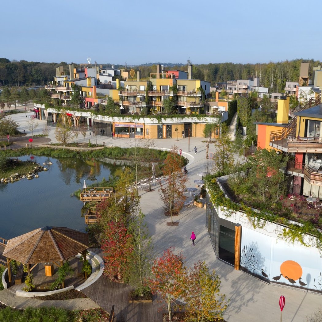 Lake promenade 2