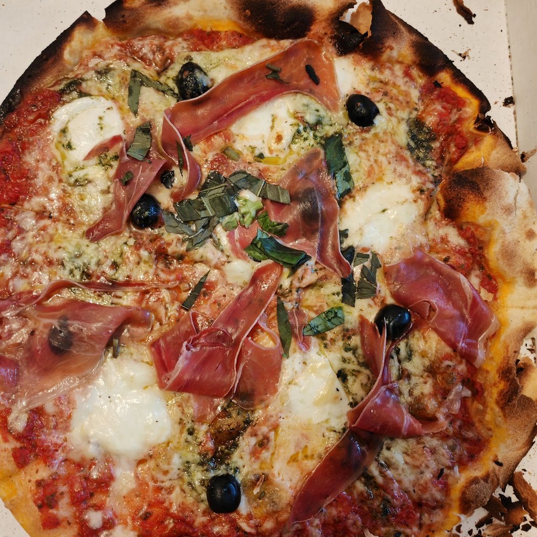 Angelu Pizza 1