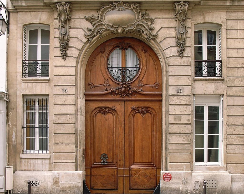 Discover Hidden Gems on Rue du Cherche-Midi 1