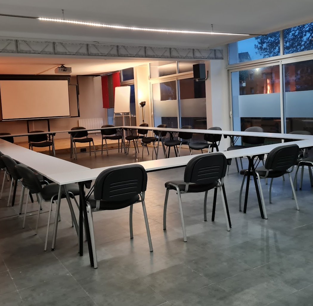 Salle rue de l'Hôtellerie 2