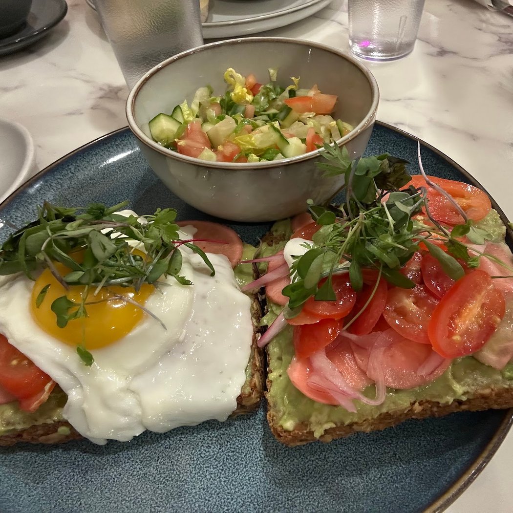 Ella's Cafe Espresso & Wine Bar 1