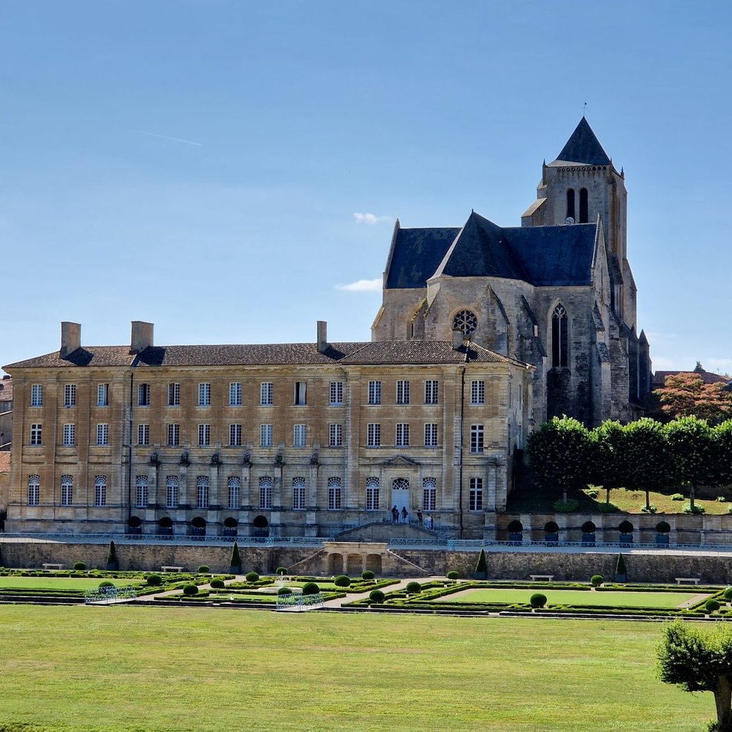 Abbaye Royale de Celles-sur-Belle 2