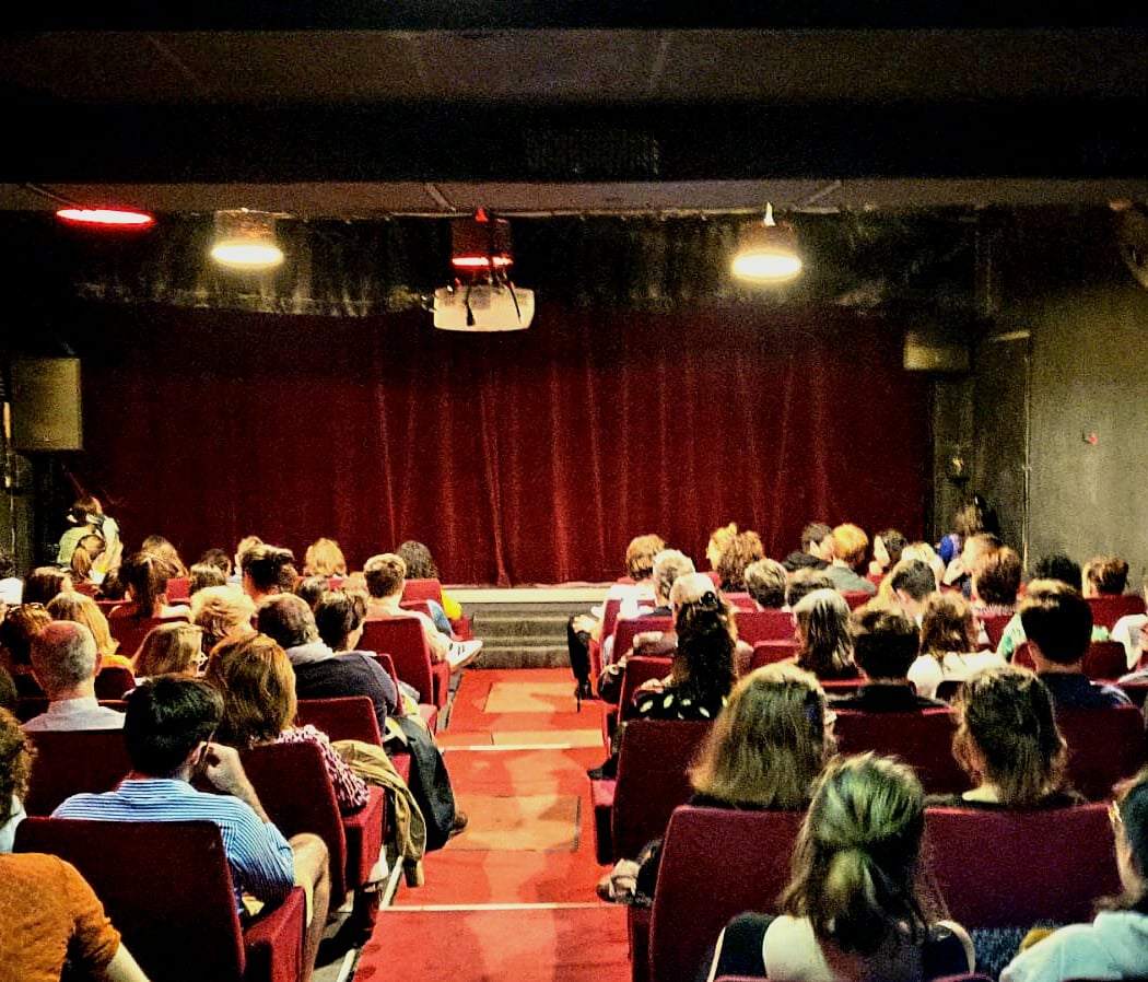 PIEDS NUS DANS LE PARC 1
