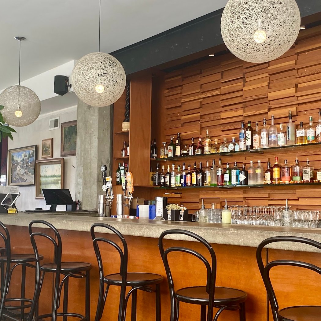 Basil Thai Restaurant & Bar 3