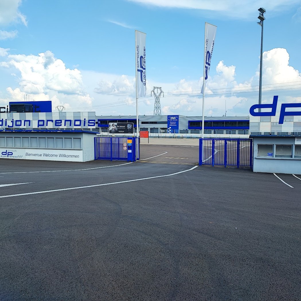 Stage de Pilotage Aston Martin 5