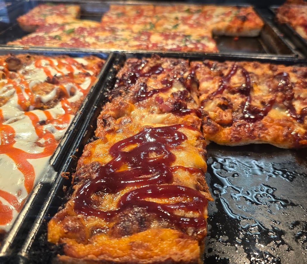Phoenicia Pizza 28 3