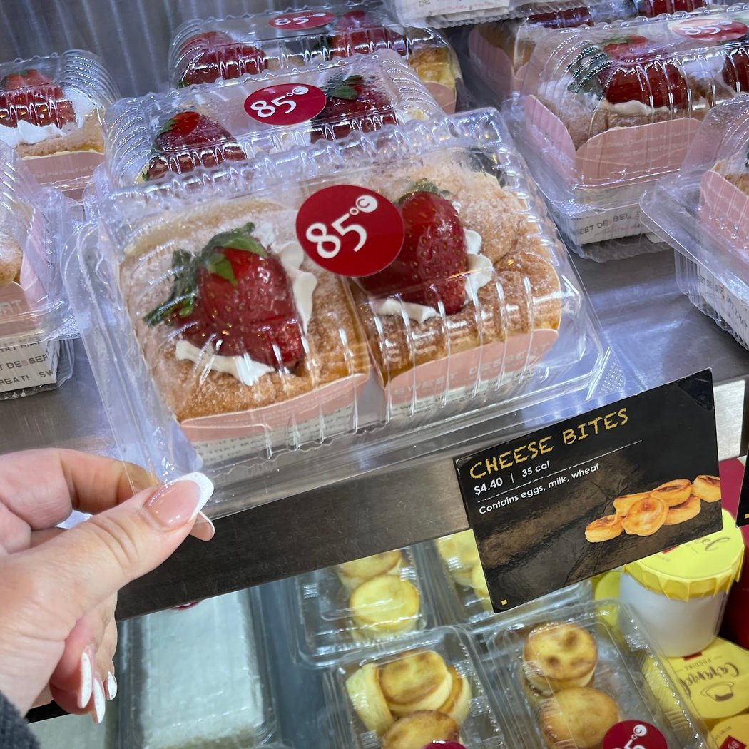 85°C Bakery Cafe - Waterford 1