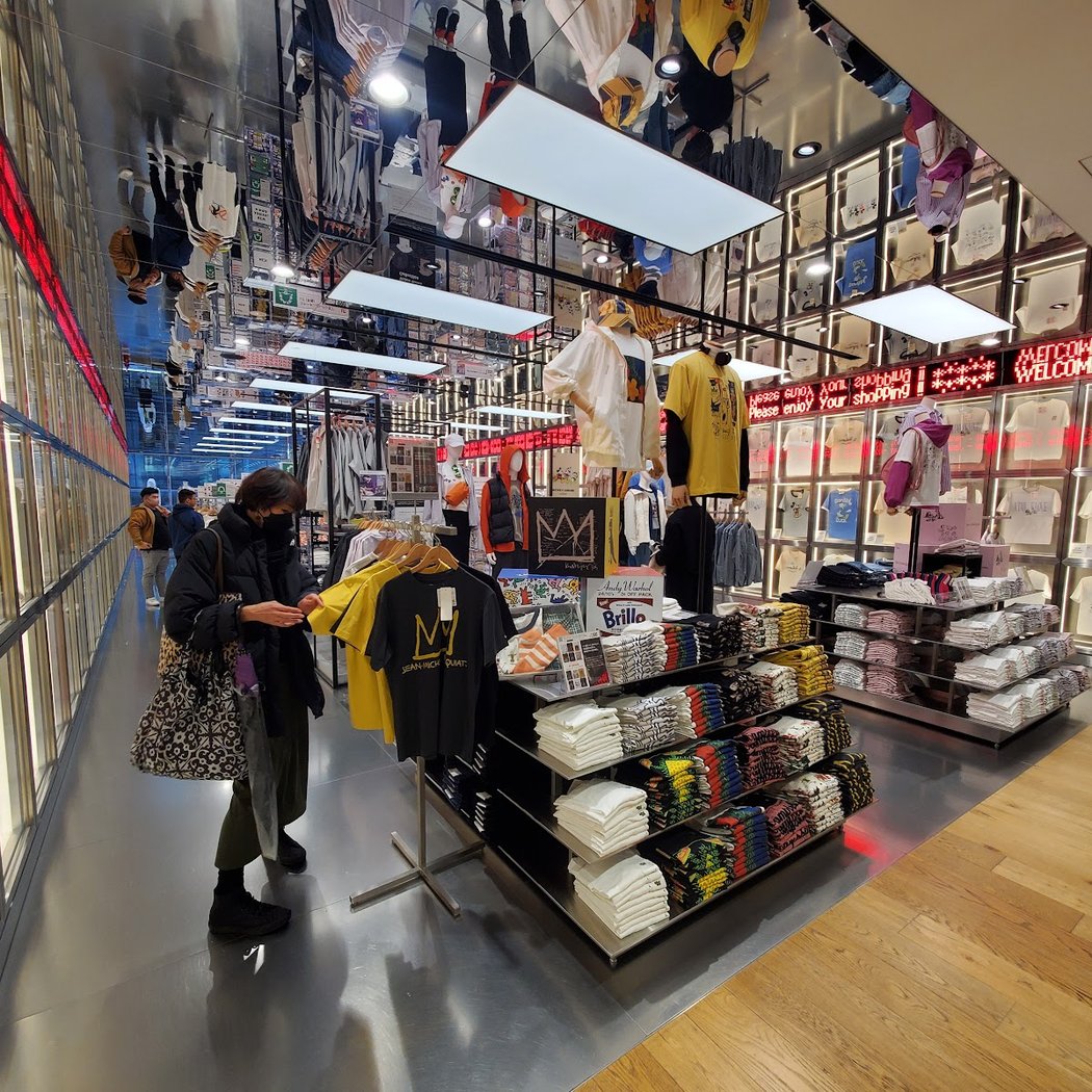 Uniqlo Ginza Flagship Store 1