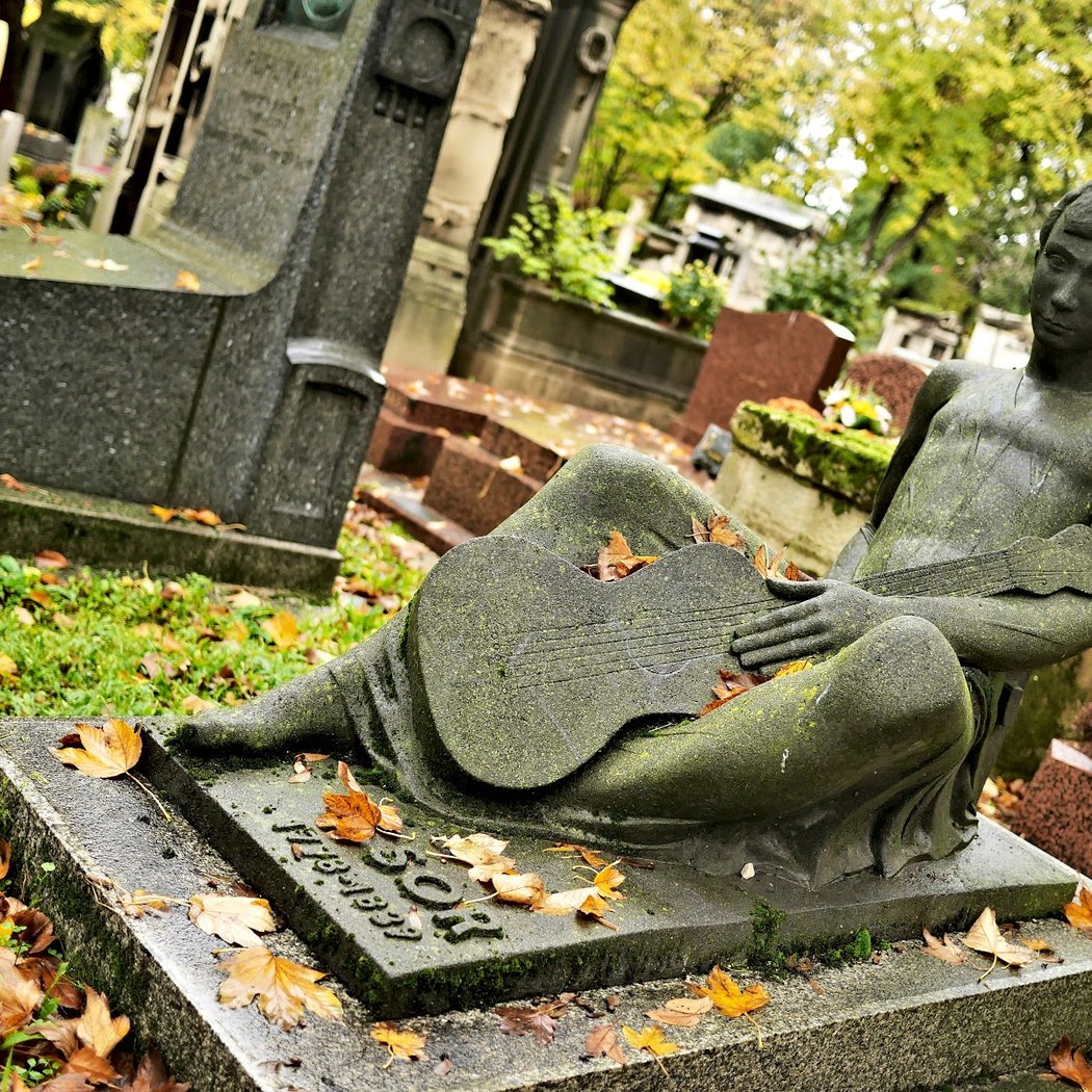 Tombe de Fernando Sor (1778-1839), guitariste et compositeur espagnol 1
