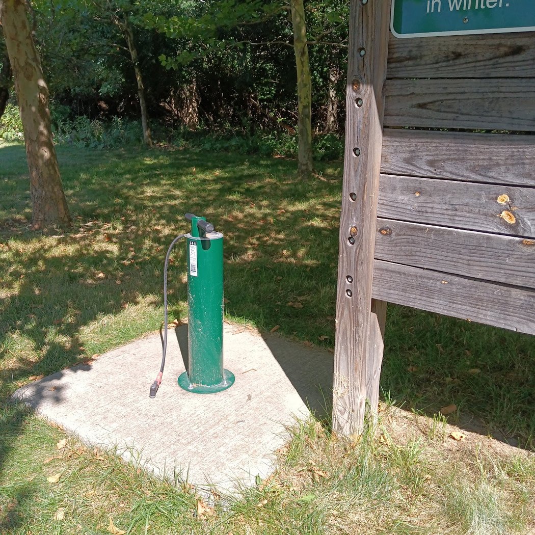Huron River Greenway Border-to-border trailhead 2